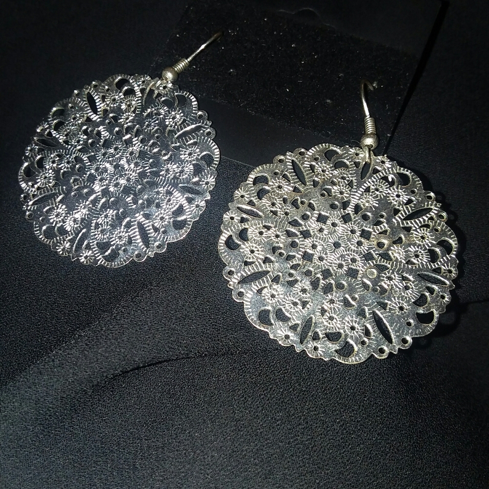 Gorgeous Silver Boutique Dangle earrings